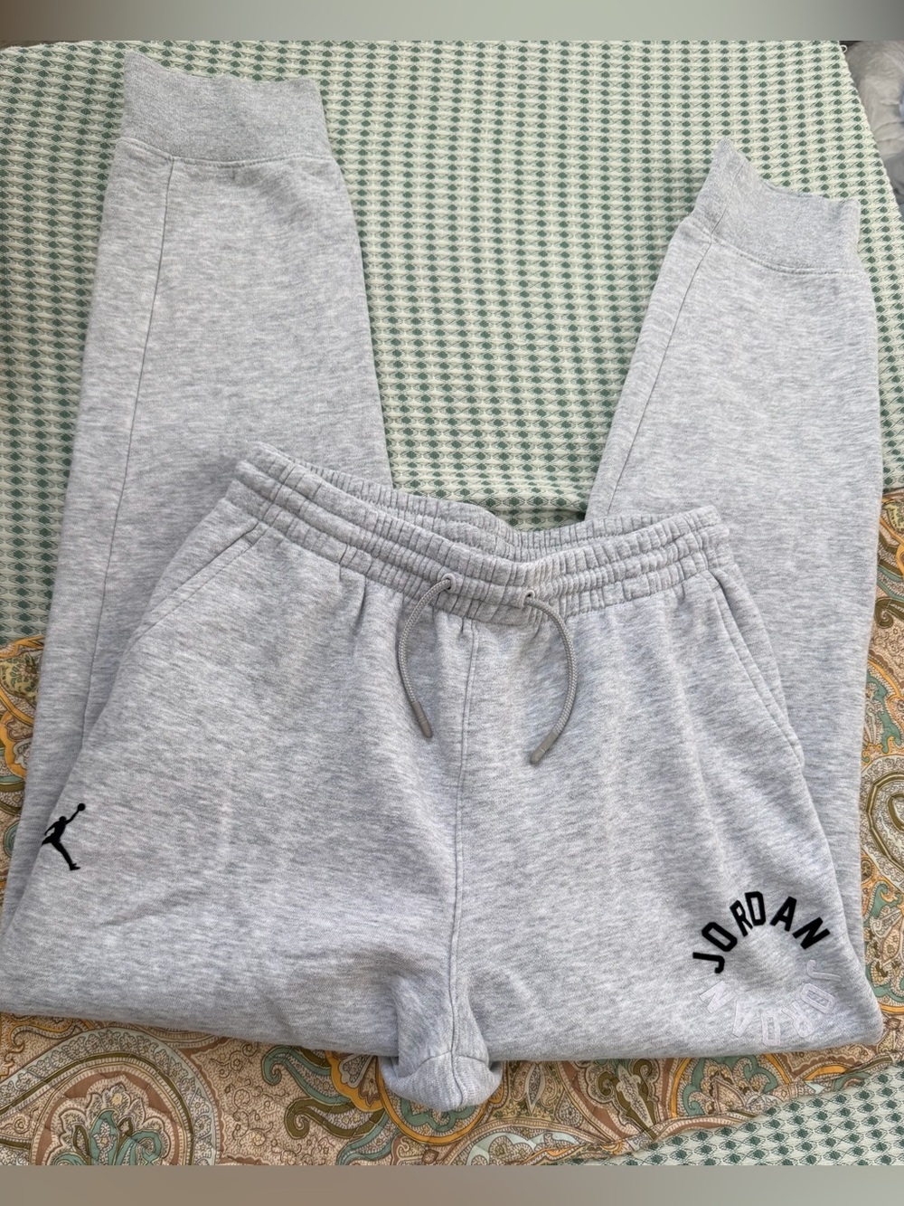 Jordan boys fleece jogger sweatpants in heather gray, tagged Kids Large / 12–13